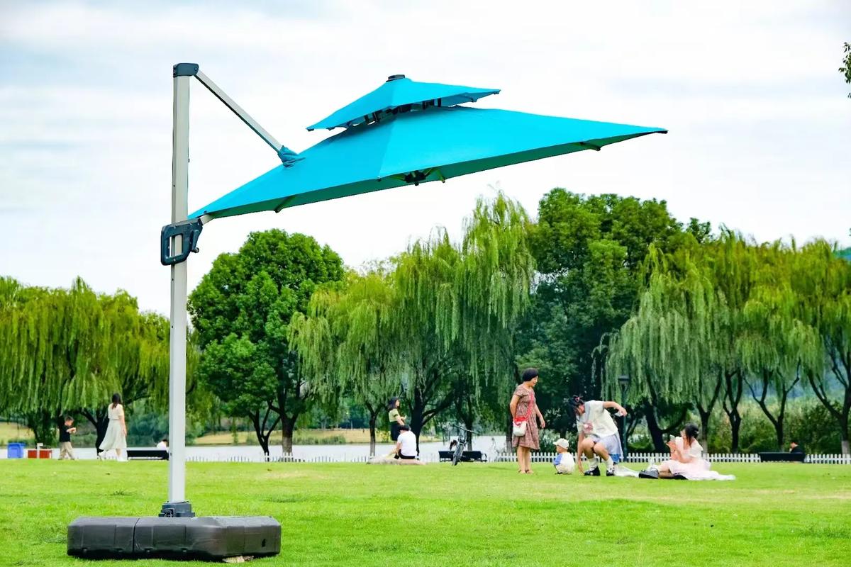 南寧市戶外廣告?zhèn)闩c庭院休閑傘 別墅庭院傘與羅馬傘的完美選擇